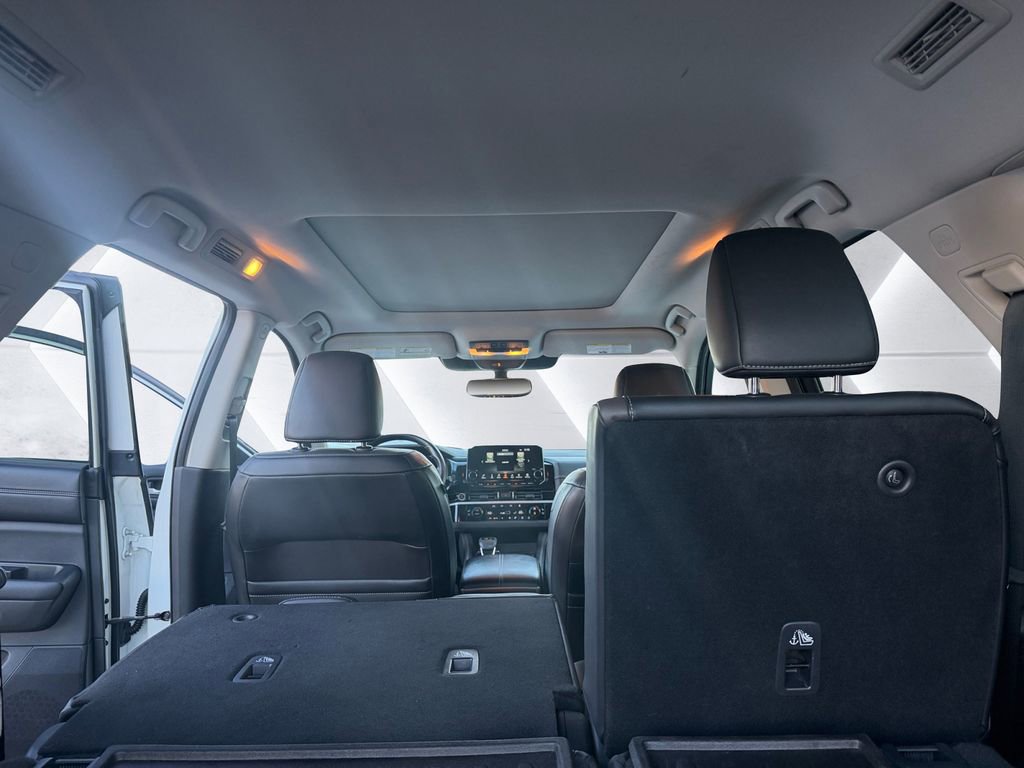 Used 2022 Nissan Pathfinder Platinum w/ Cargo Package image 14