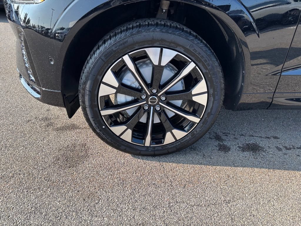 New 2026 Volvo XC60 B5 Plus w/ Climate Package AWD/4WD image 9
