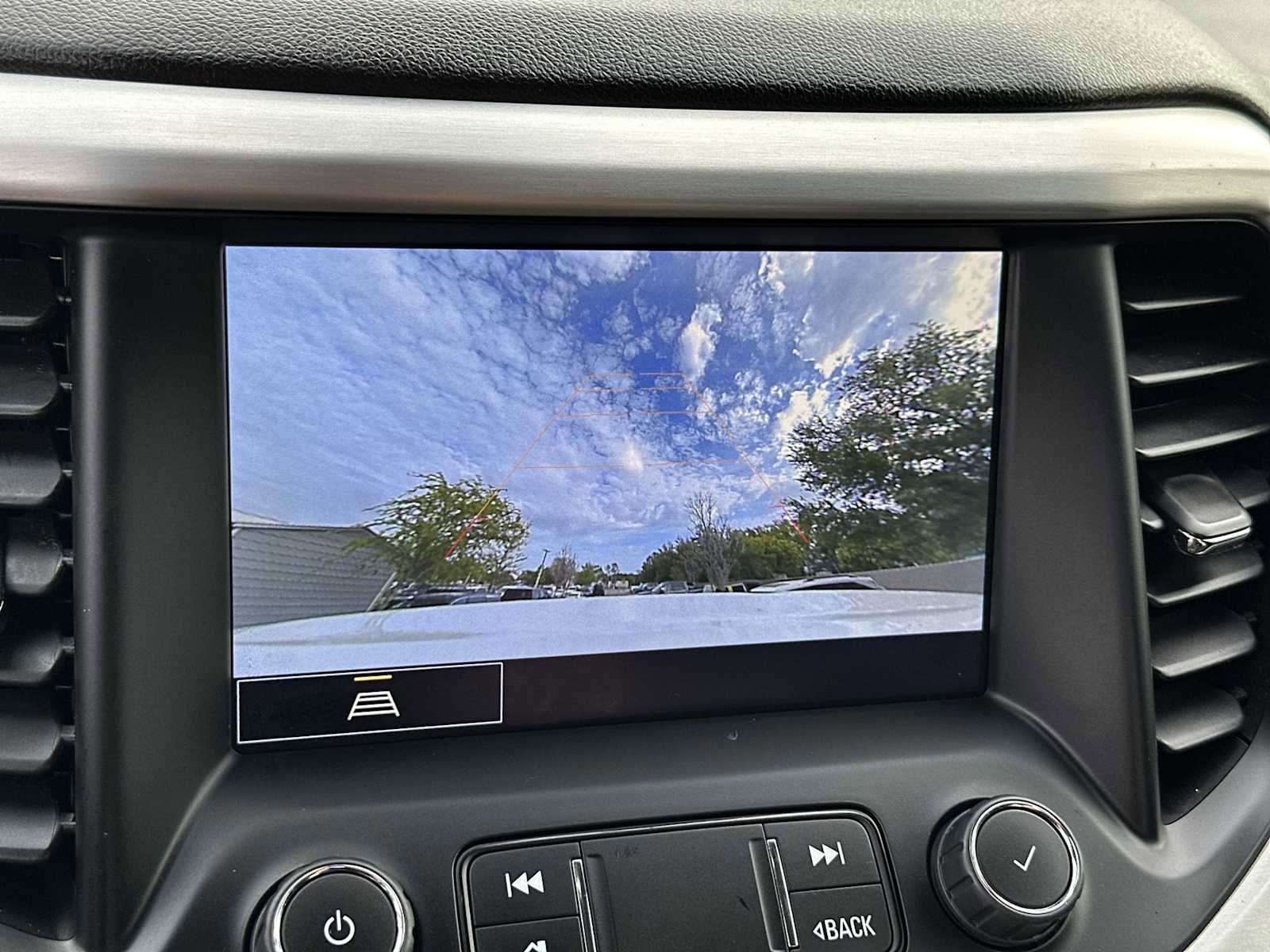 Used 2022 GMC Acadia SLE w/ Driver Convenience Package image 22