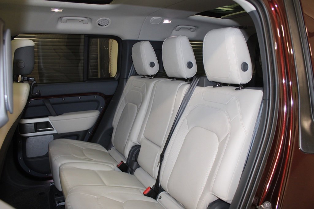 Used 2023 Land Rover Defender 130 SE image 41