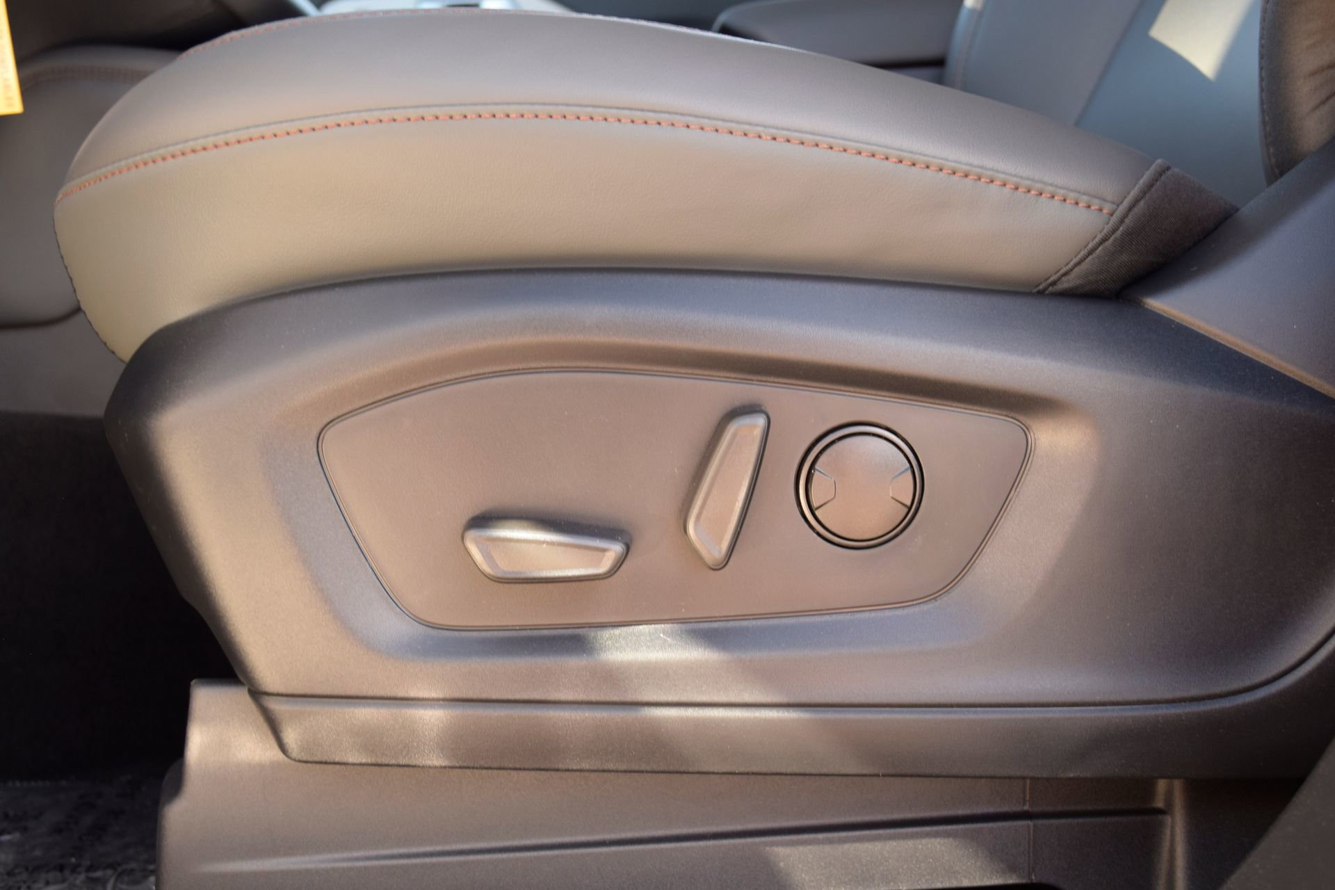 New 2026 Ford Explorer Active w/ Active Comfort Package image 16