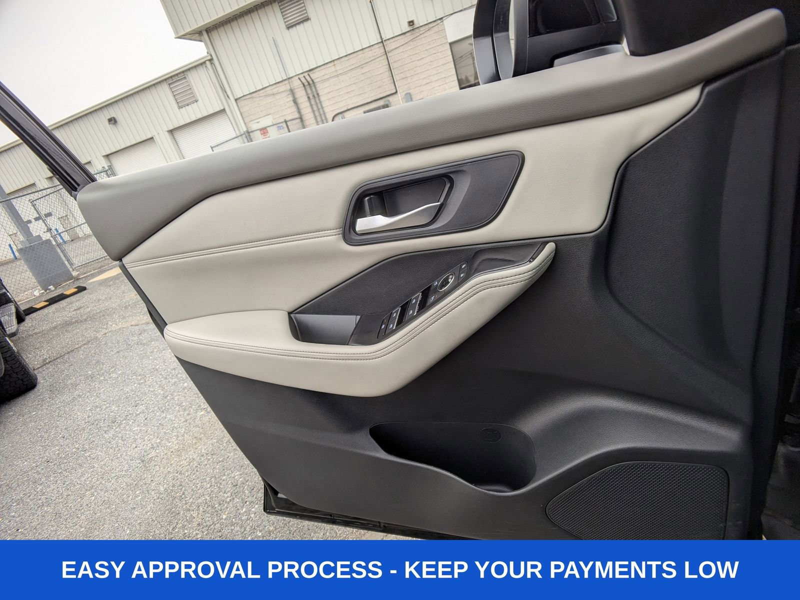 Used 2024 Nissan Rogue SL image 30