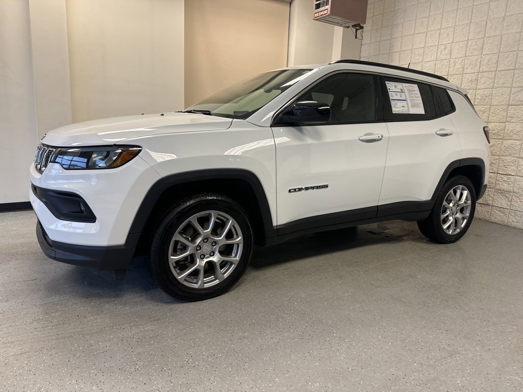 Used 2023 Jeep Compass Latitude image 37
