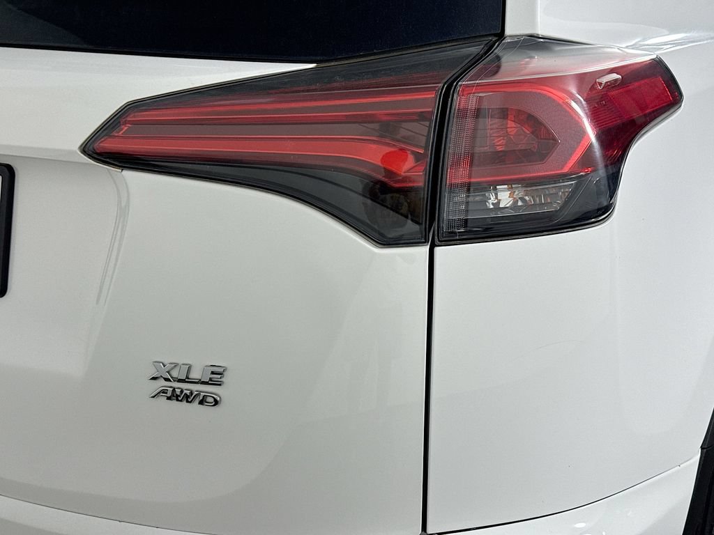 Used 2018 Toyota RAV4 XLE AWD/4WD image 44