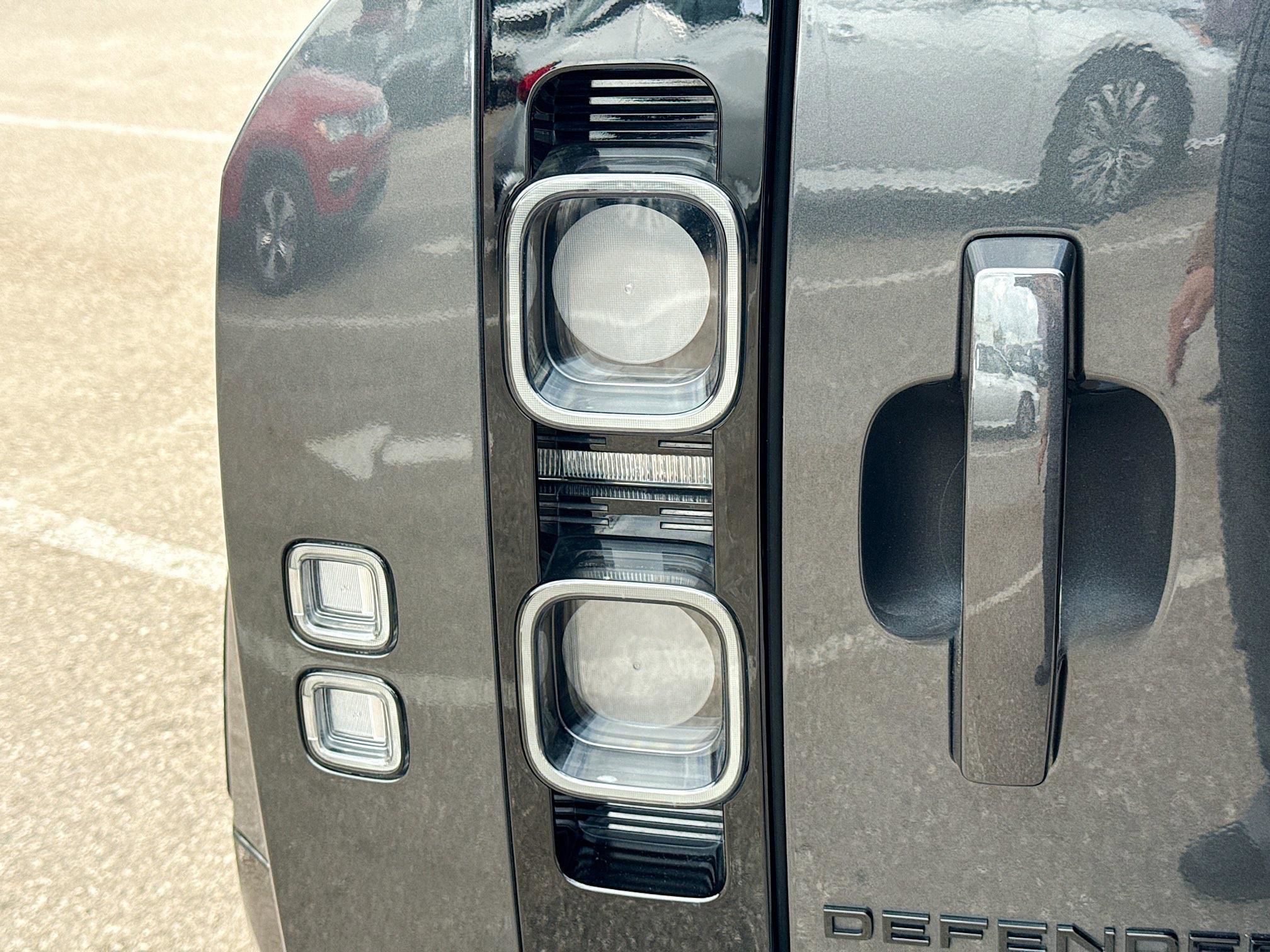 Used 2023 Land Rover Defender 90 V8 image 10