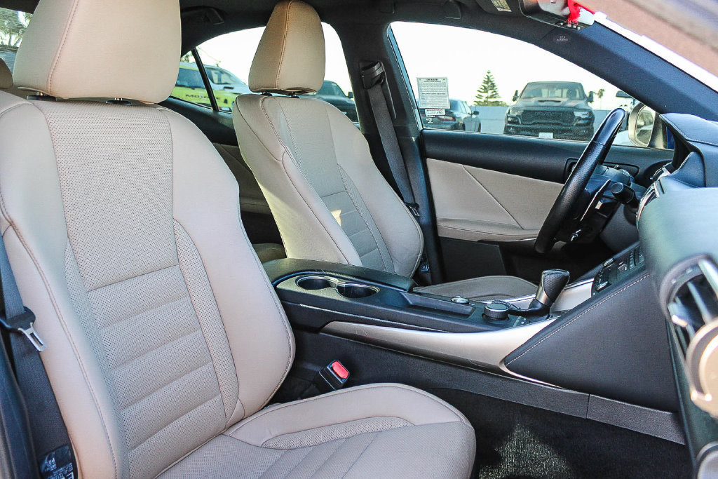 Used 2020 Lexus IS 350 F Sport w/ F Sport Package RWD image 17