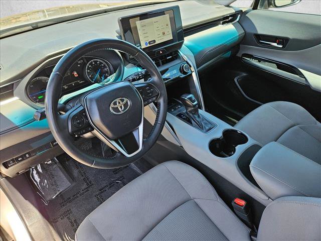 Used 2023 Toyota Venza LE AWD/4WD image 13