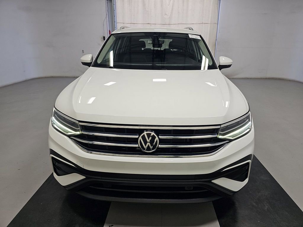 Used 2022 Volkswagen Tiguan SE FWD image 2