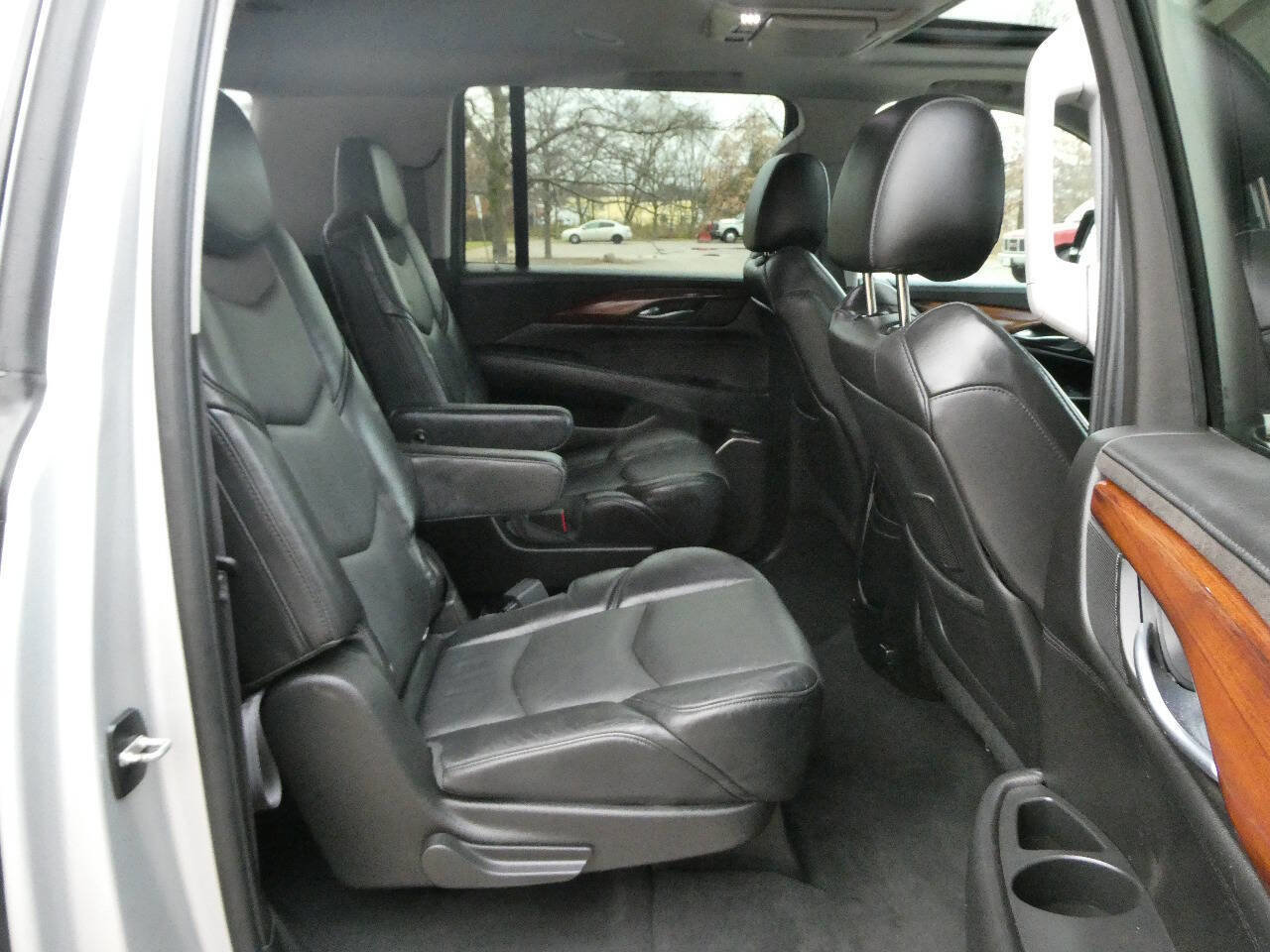 Used 2015 Cadillac Escalade ESV Luxury image 31