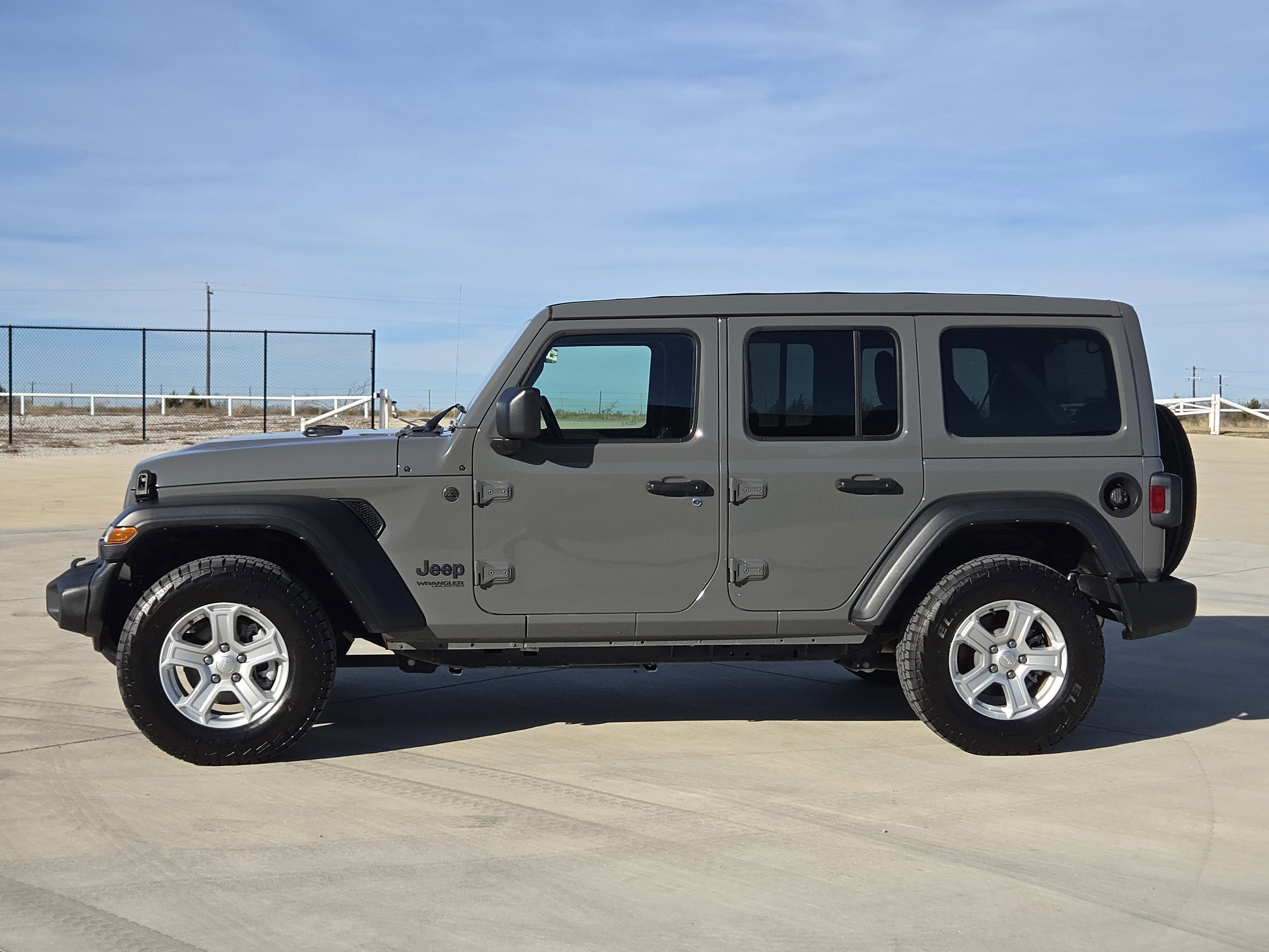 Used 2022 Jeep Wrangler Unlimited Sport w/ Sun And Sound Package image 5