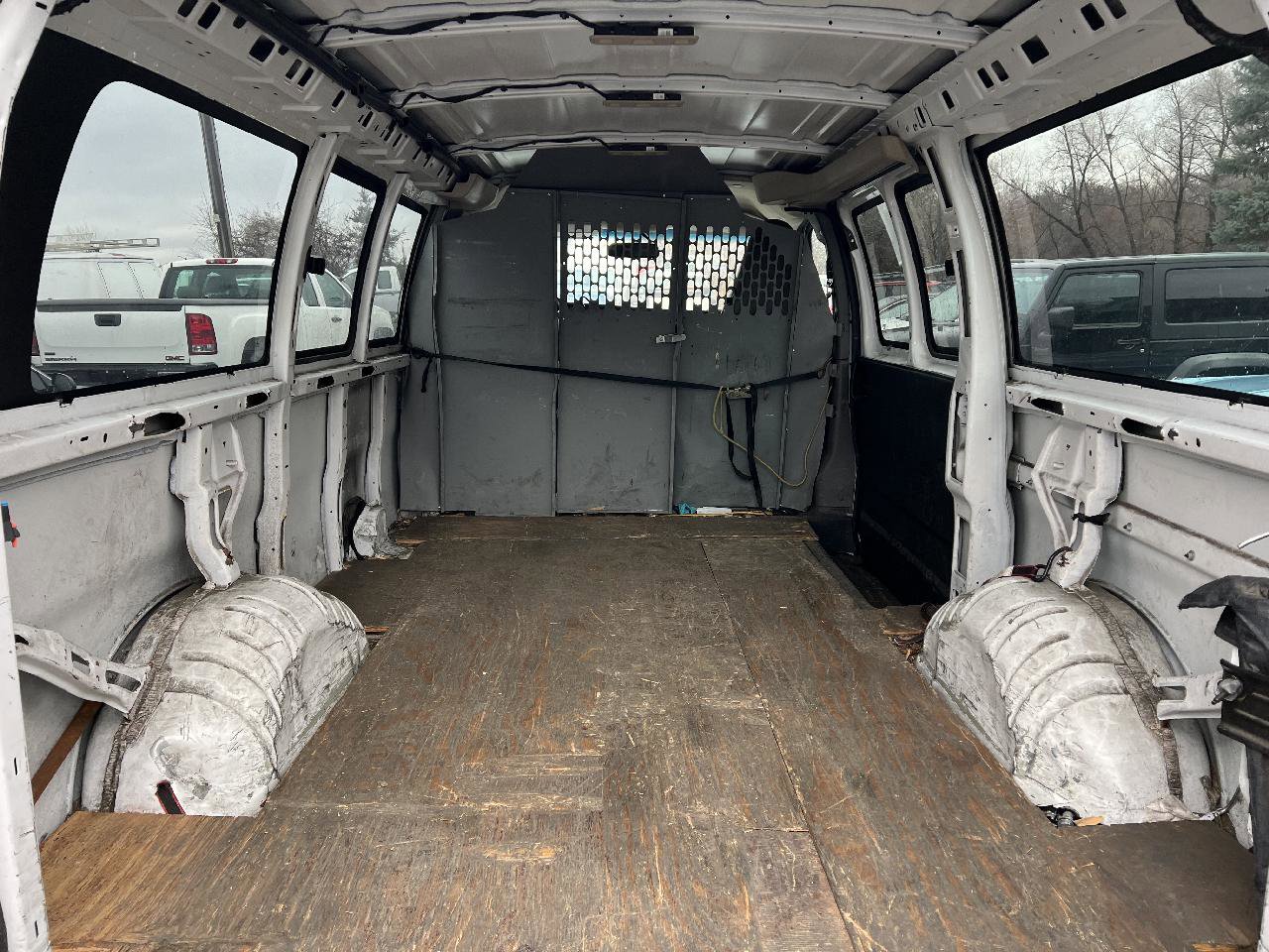 Used 2017 GMC Savana 2500 RWD image 13