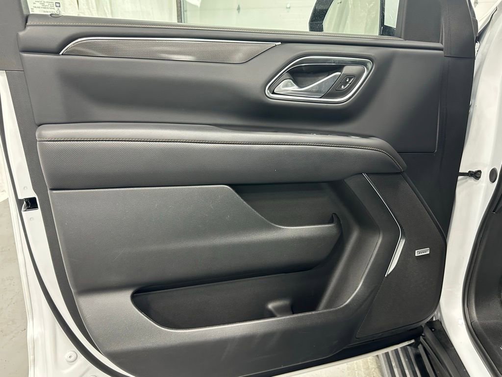 Used 2024 GMC Yukon AT4 w/ AT4 Premium Package image 8