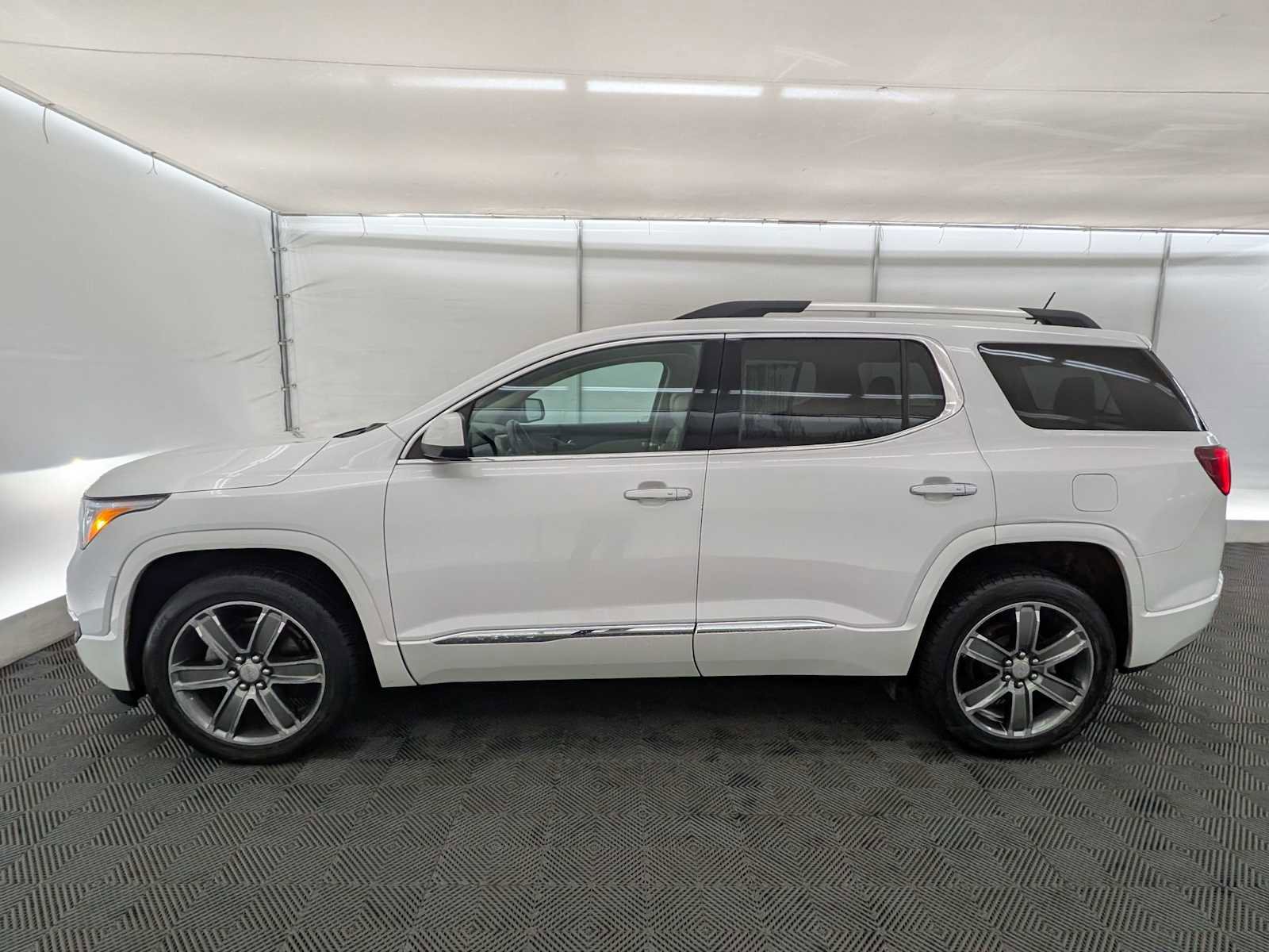 Used 2017 GMC Acadia Denali w/ Technology Package image 3