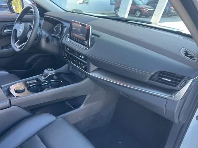 Used 2023 Nissan Rogue SV w/ SV Premium B Package image 21