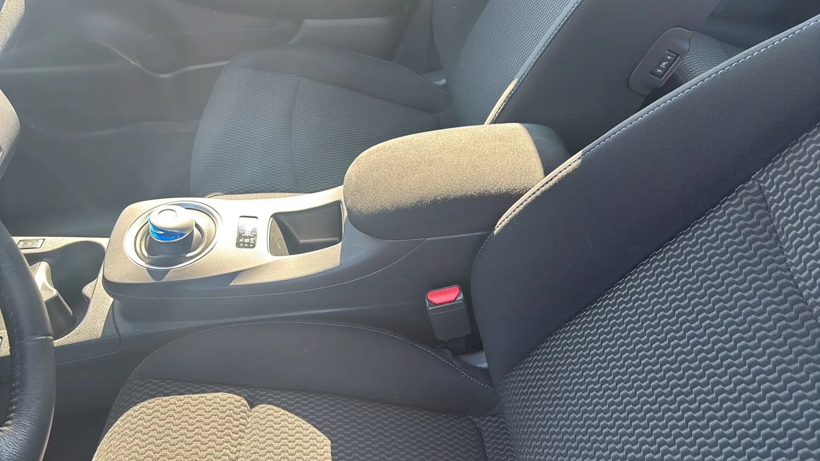 Used 2015 Nissan Leaf S FWD image 17