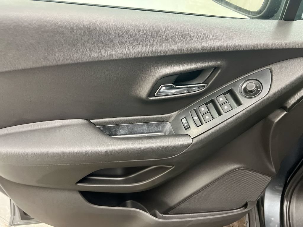 Used 2016 Chevrolet Trax LS FWD image 20