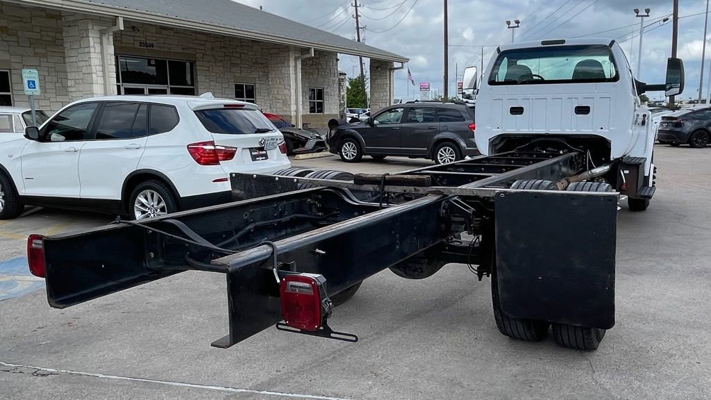 Used 2017 Ford F750 2WD Regular Cab Super Duty image 5