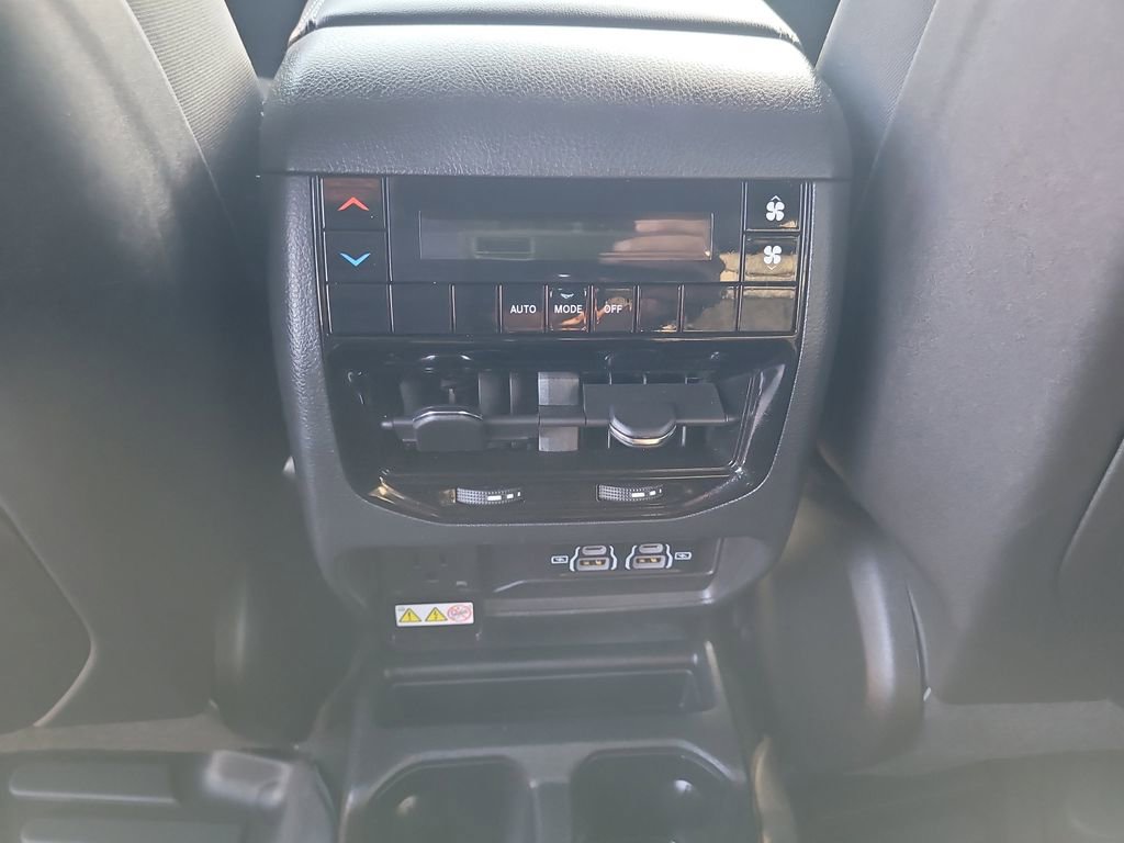 Used 2024 Jeep Grand Cherokee L Laredo RWD image 14