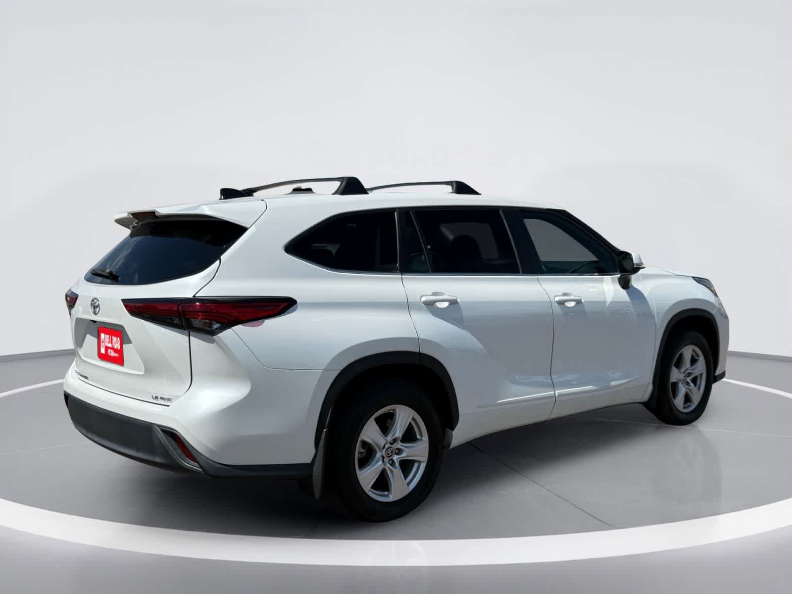 Used 2023 Toyota Highlander LE AWD/4WD image 5