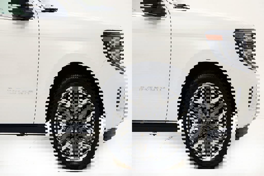 Used 2025 Ford Expedition Max Platinum w/ Platinum Ultimate Package image 40