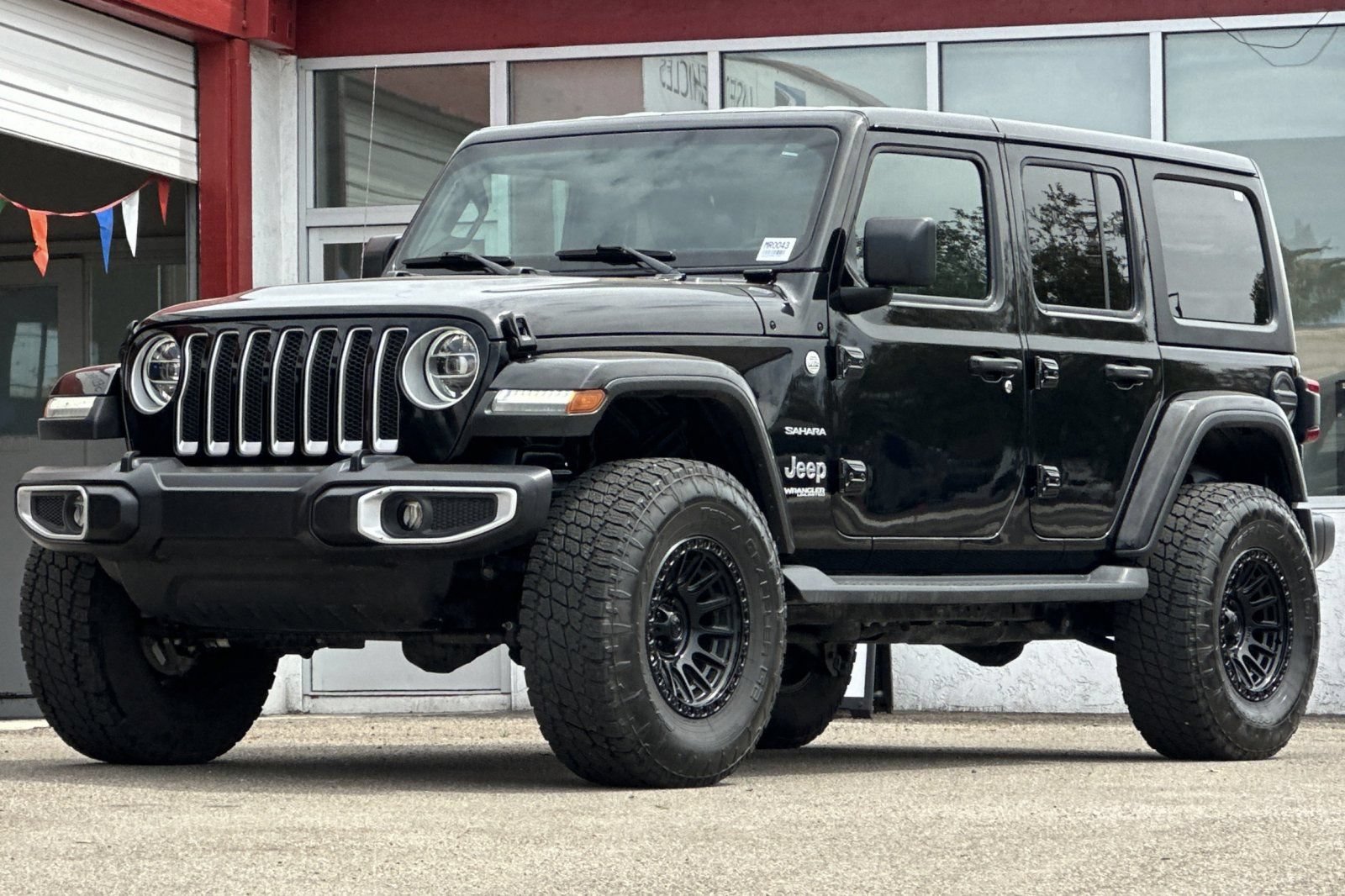 Used 2021 Jeep Wrangler Unlimited Sahara AWD/4WD image 8