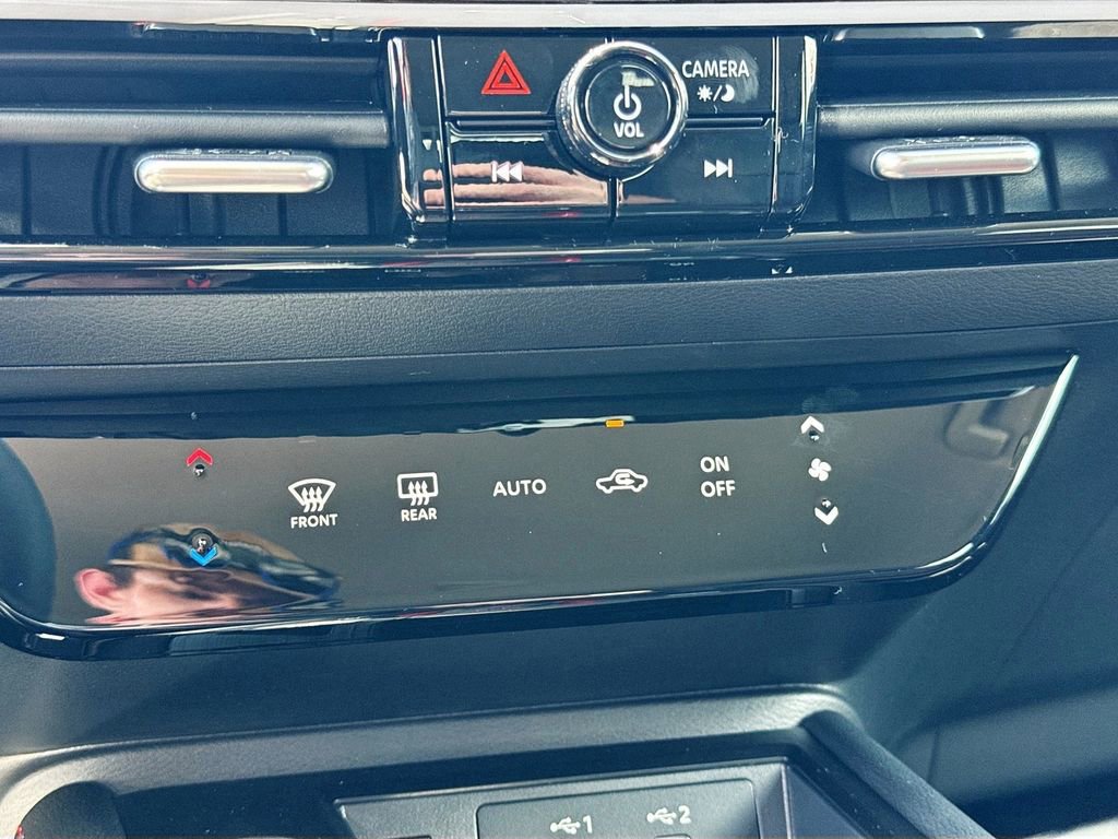 Used 2025 Nissan Kicks SR image 13