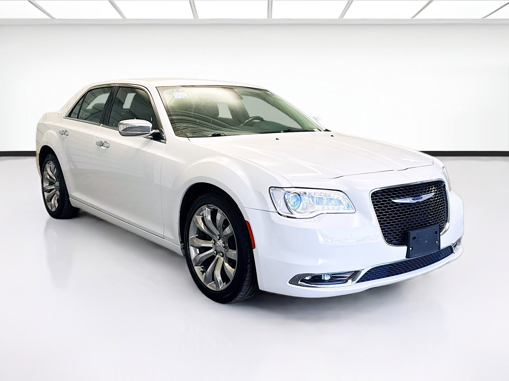 Used 2019 Chrysler 300 Limited image 3