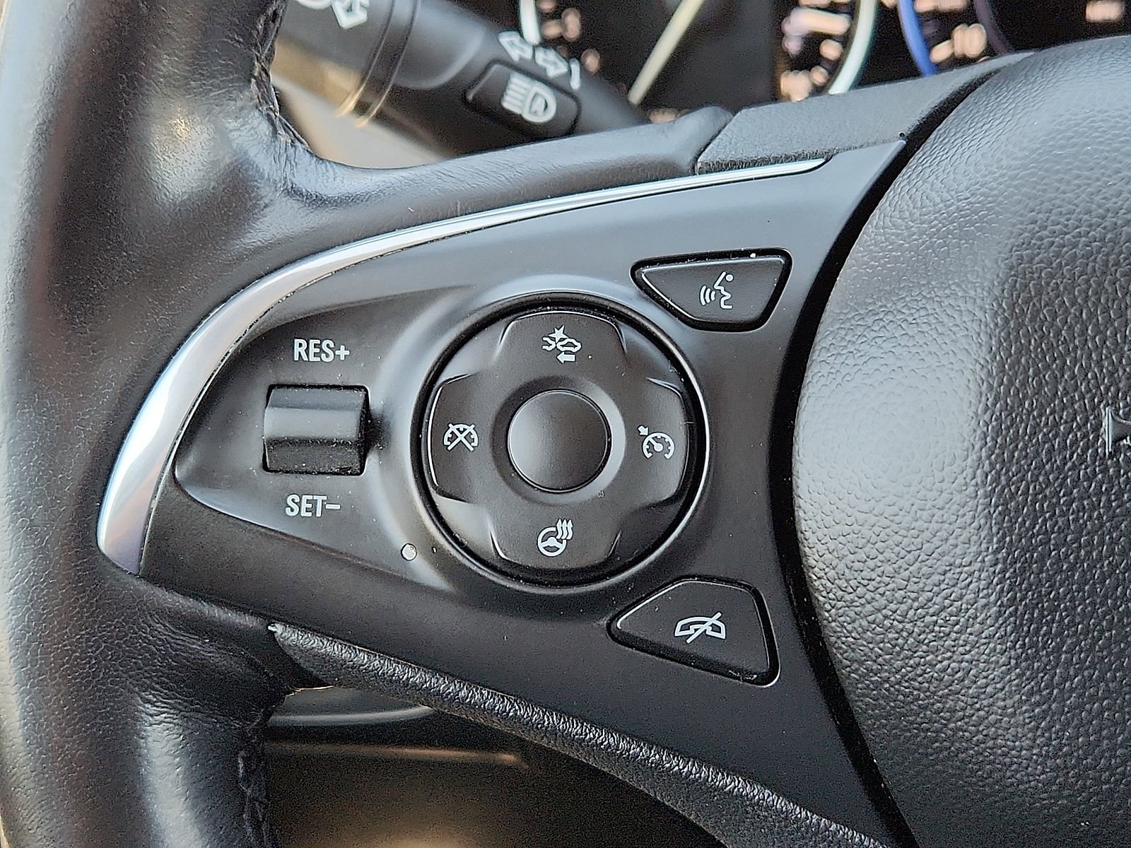 Used 2021 Buick Enclave Avenir w/ Avenir Technology Package AWD/4WD image 17