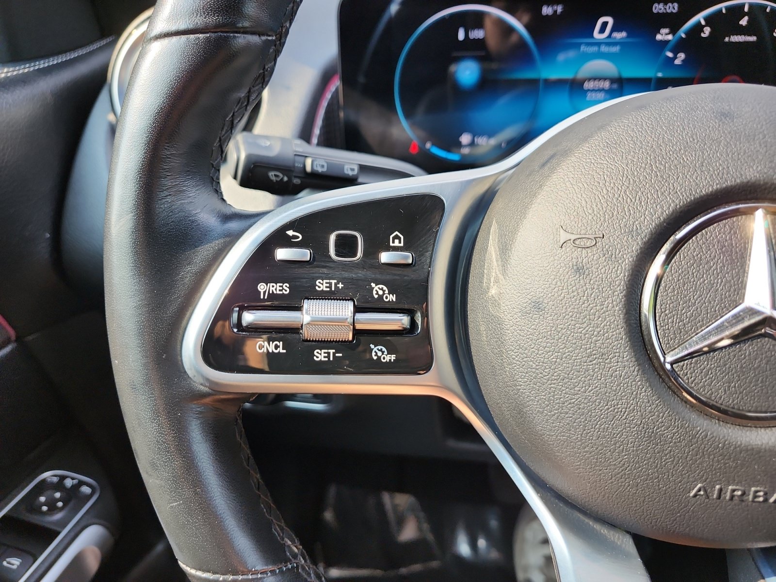 Used 2022 Mercedes-Benz GLB 250 4MATIC image 23