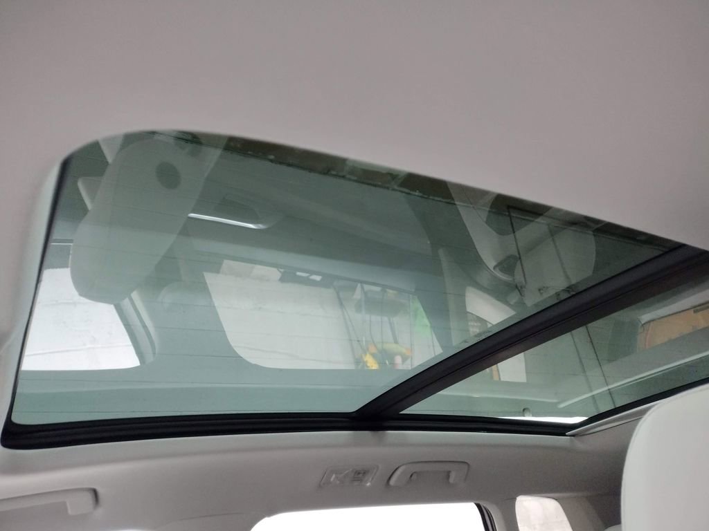 New 2025 Volkswagen Taos SE image 20