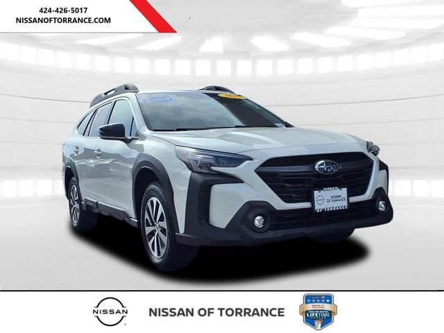 Used 2025 Subaru Outback Premium AWD/4WD image 1