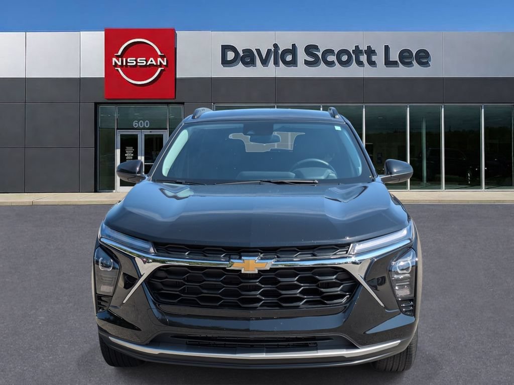 Used 2026 Chevrolet Trax LT w/ LT Convenience Package FWD image 2