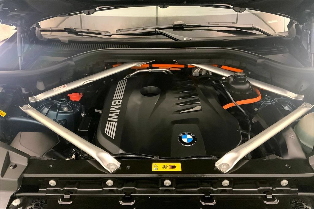 Certified 2026 BMW X5 xDrive50e w/ Climate Comfort Package AWD/4WD image 9