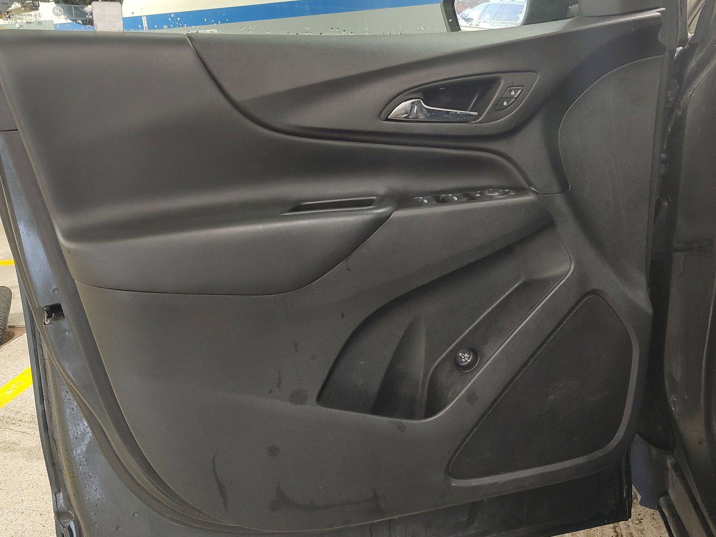 Used 2020 Chevrolet Equinox LT w/ Driver Convenience Package image 16