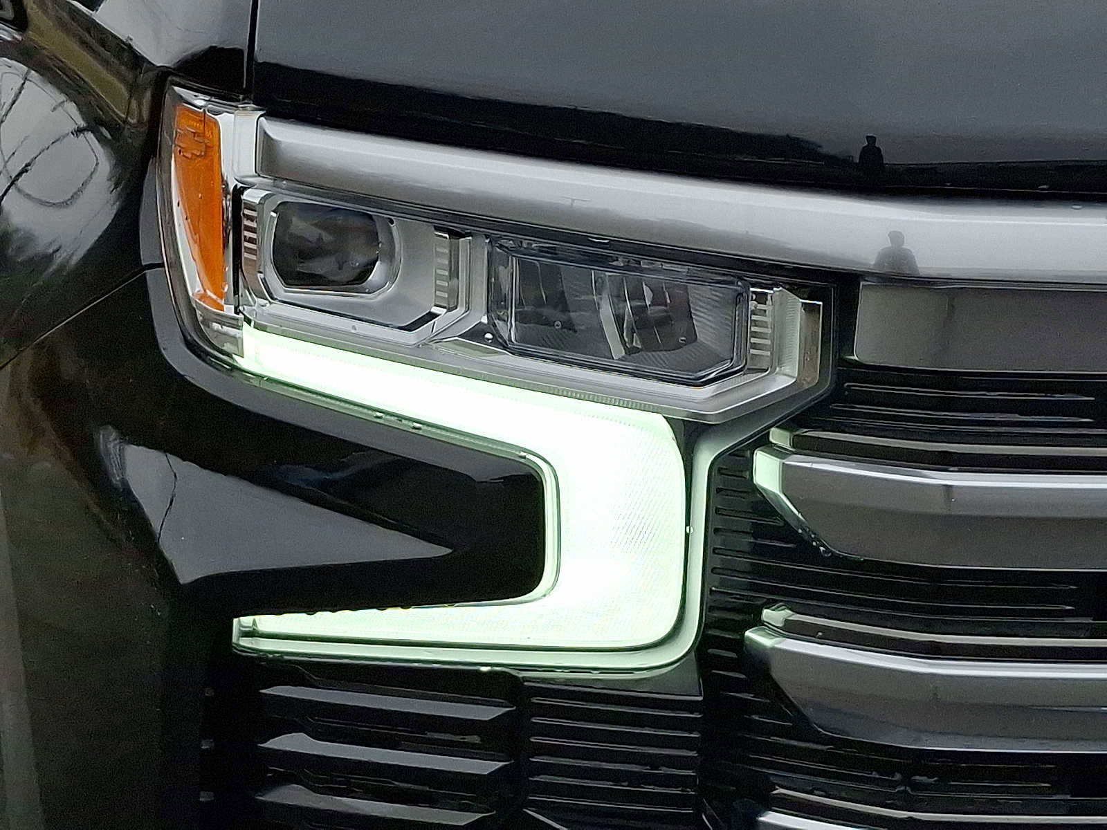 Used 2023 Chevrolet Silverado 1500 High Country w/ High Country Premium Package image 9