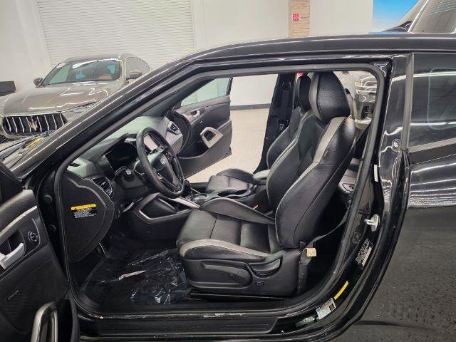 Used 2016 Hyundai Veloster Turbo FWD image 32