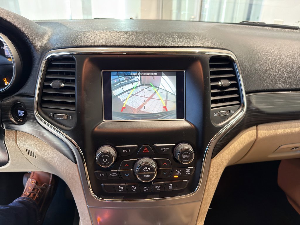 Used 2020 Jeep Grand Cherokee Laredo image 13