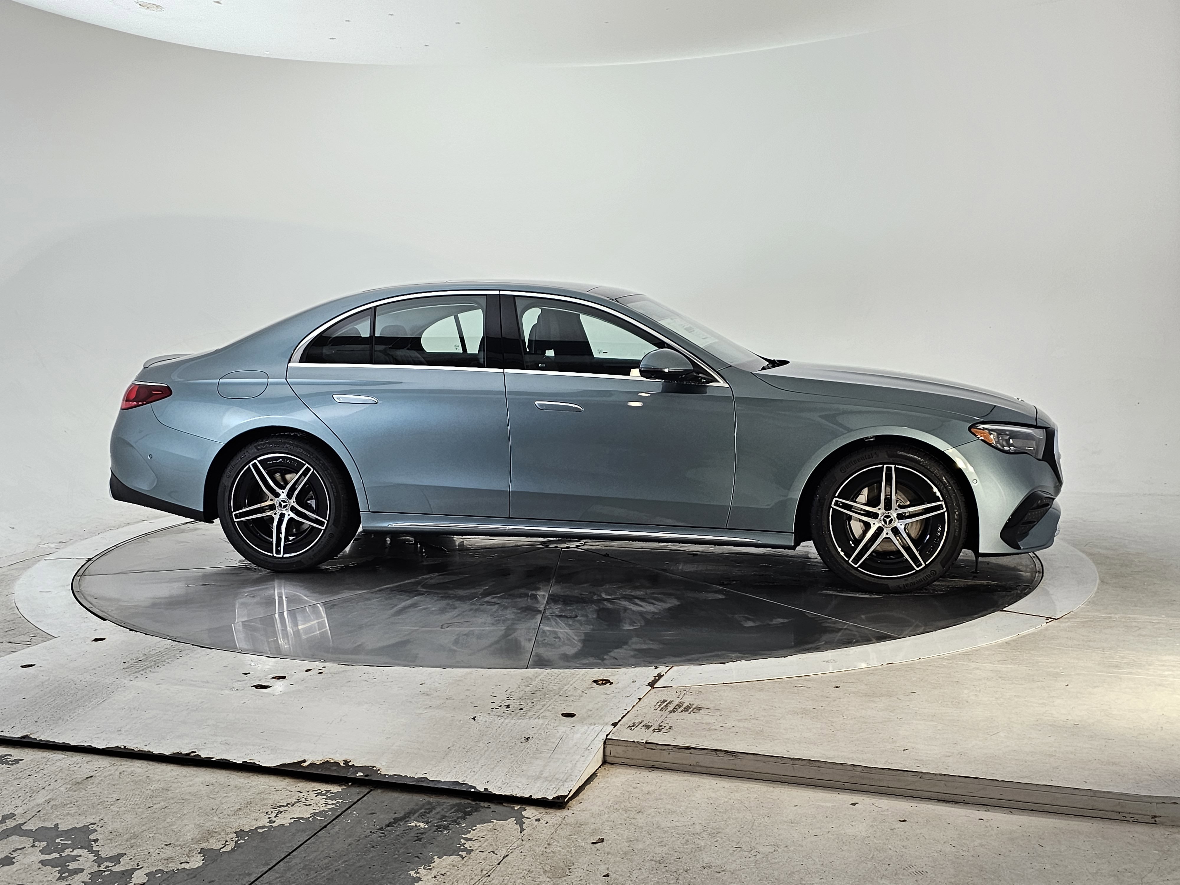 New 2026 Mercedes-Benz E 350 4MATIC Sedan image 3