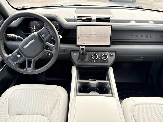 Used 2025 Land Rover Defender 130 X-Dynamic SE AWD/4WD image 15