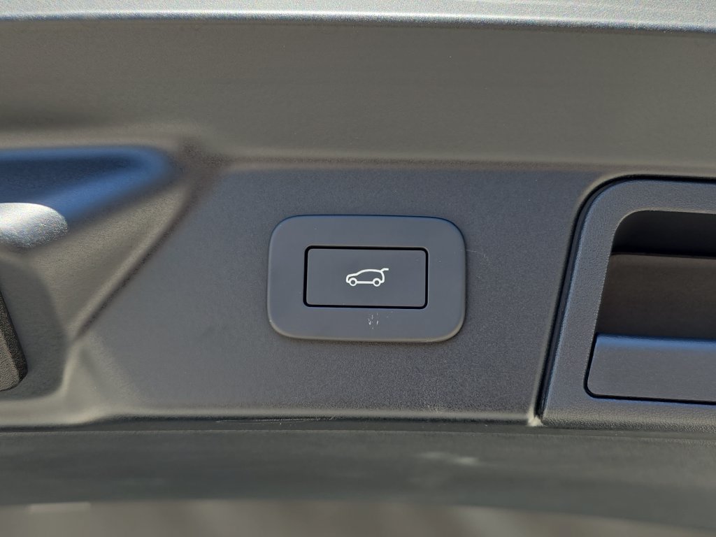 New 2026 Land Rover Range Rover Velar S AWD/4WD image 13