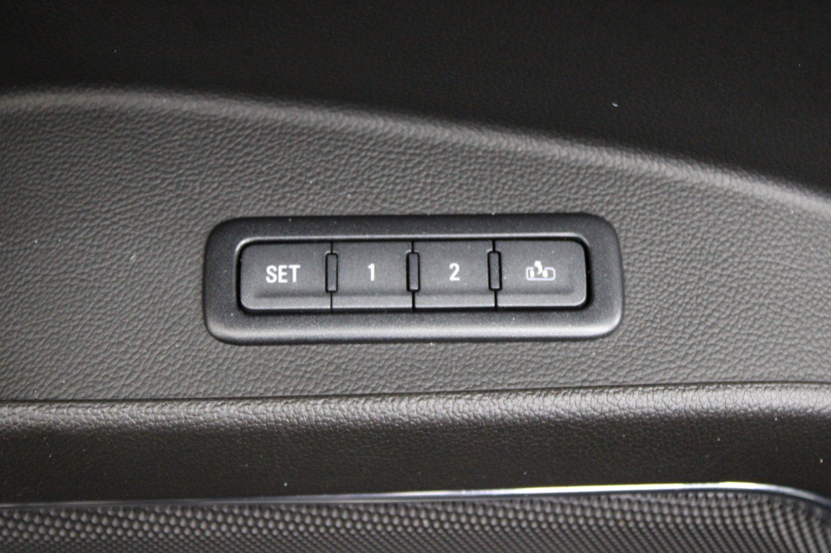 Used 2018 Chevrolet Tahoe LT RWD image 18