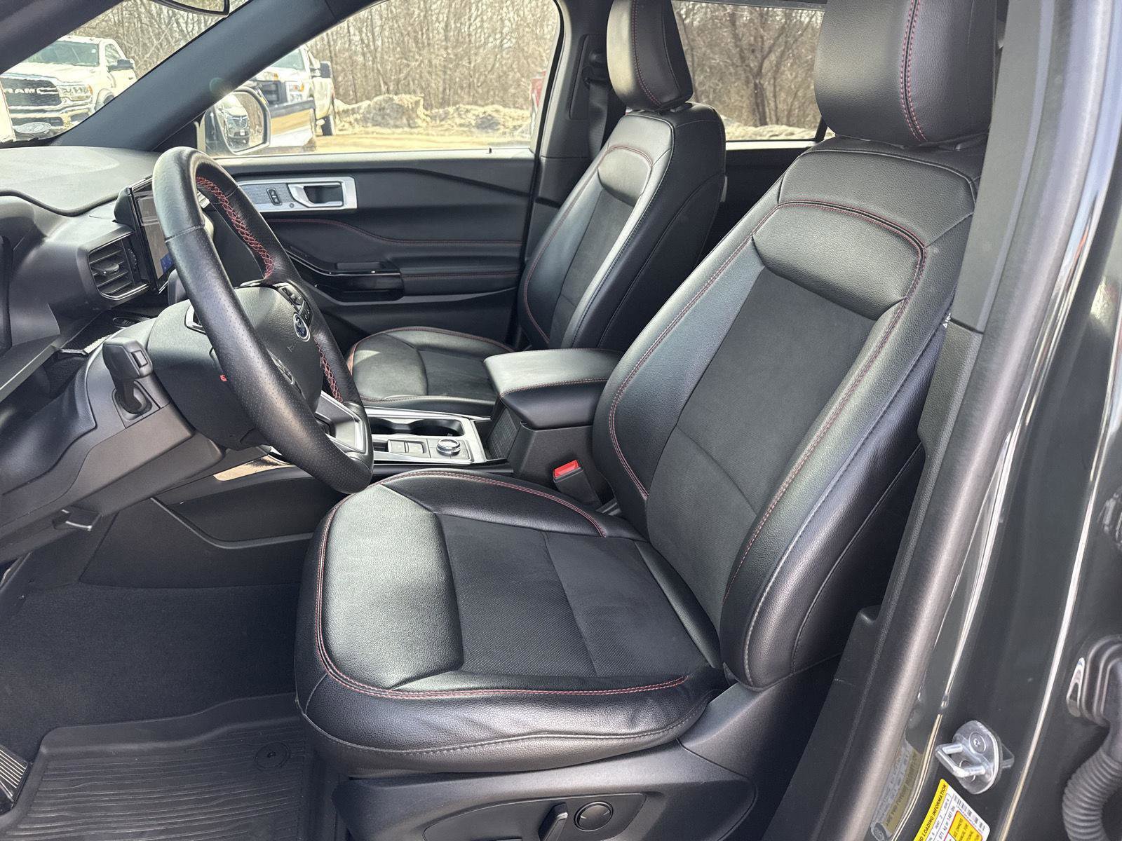 Used 2023 Ford Explorer ST-Line image 13