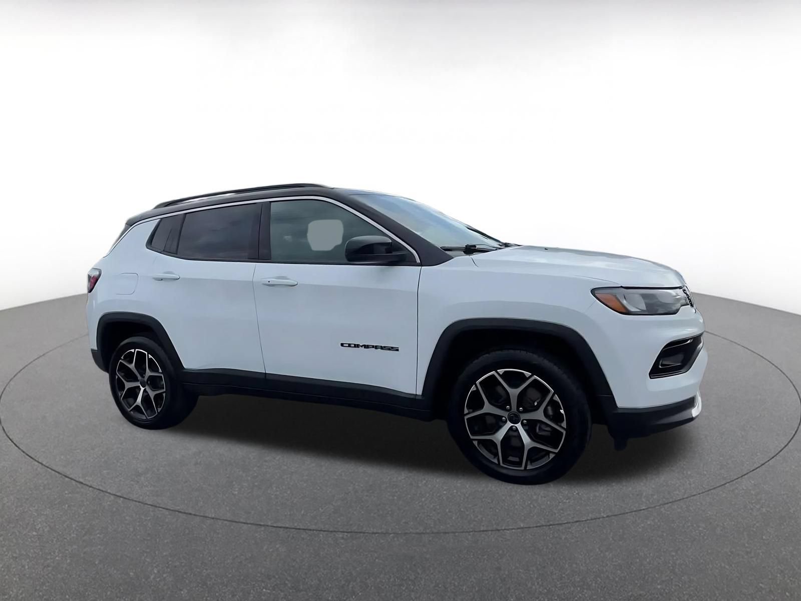 Used 2025 Jeep Compass Limited AWD/4WD image 2