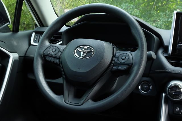 Used 2025 Toyota RAV4 XLE image 32