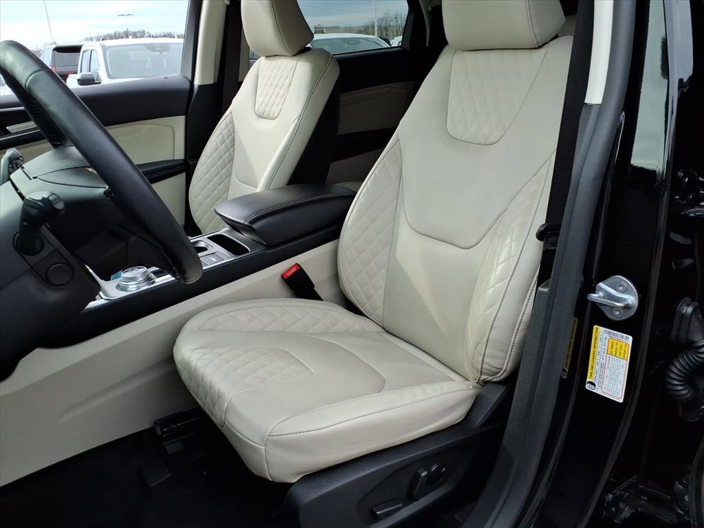 Certified 2024 Ford Edge Titanium w/ Equipment Group 301A image 8