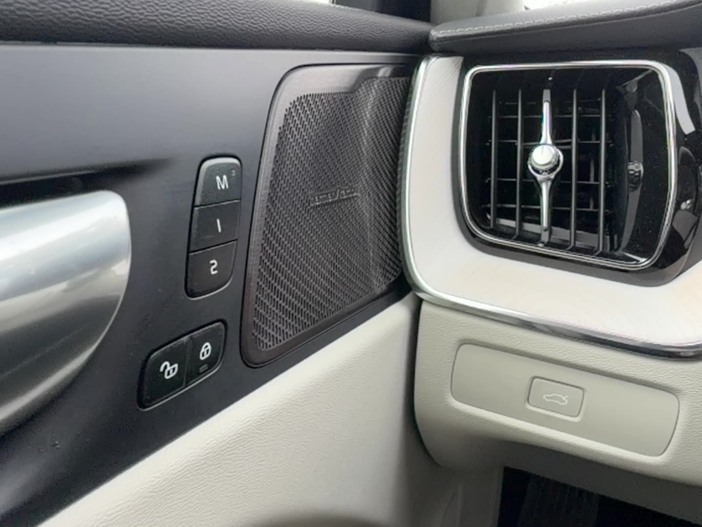 Certified 2026 Volvo XC60 B5 Ultra AWD/4WD image 20