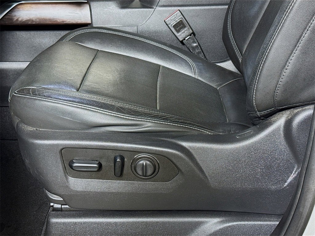 Used 2020 GMC Sierra 1500 SLT image 16