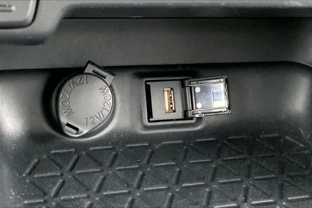 Used 2021 Toyota RAV4 LE AWD/4WD image 16