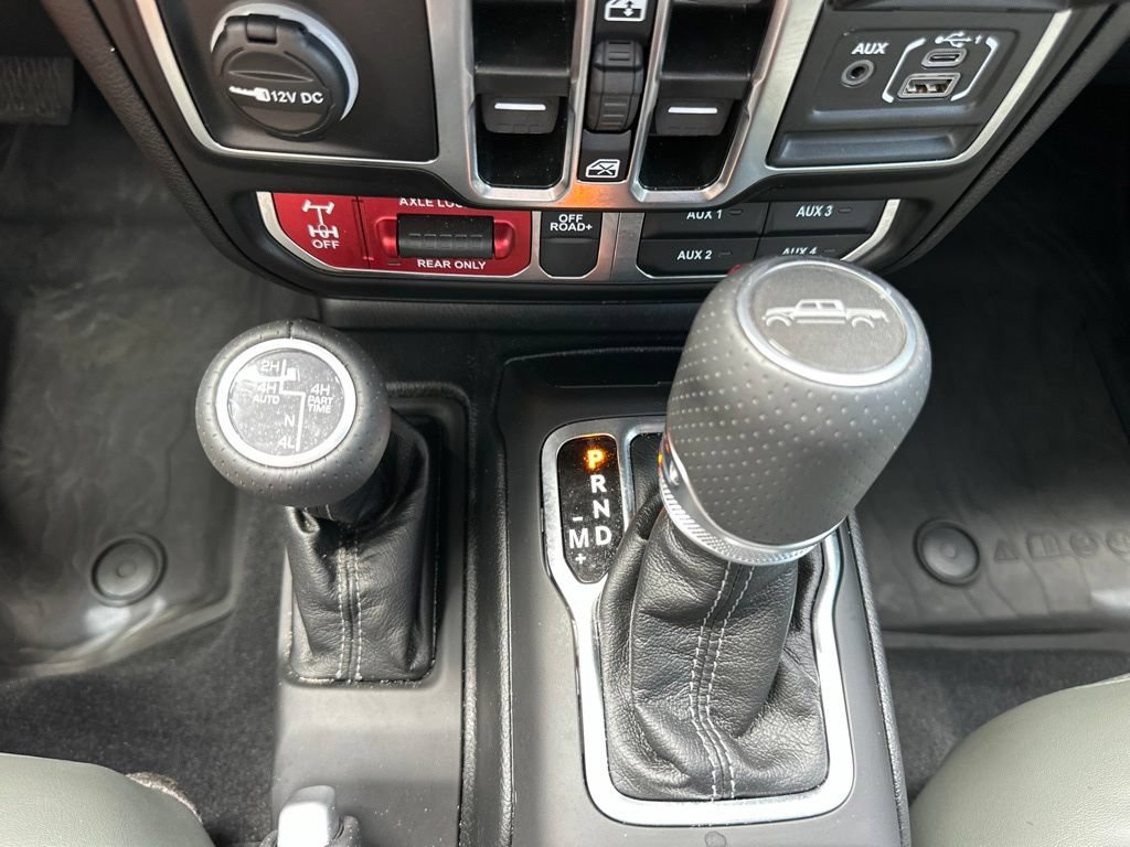 Used 2025 Jeep Gladiator Mojave AWD/4WD image 38