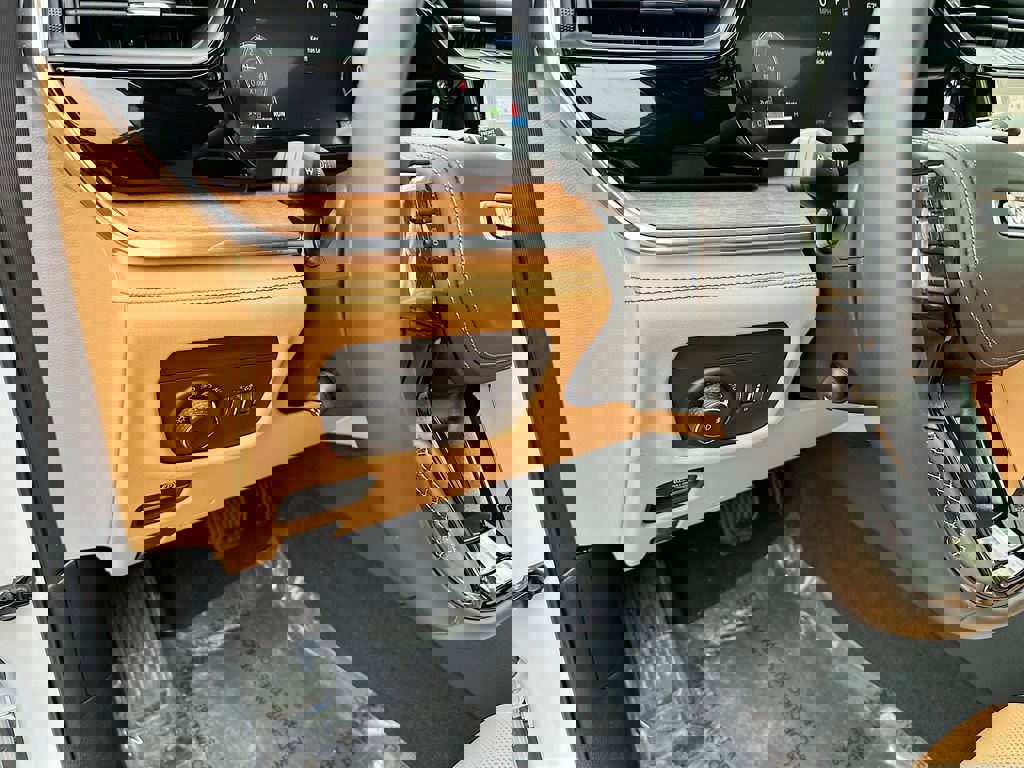 New 2026 Jeep Grand Cherokee L Summit image 10